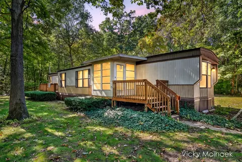 3770 32nd St, Hamilton, MI 49419