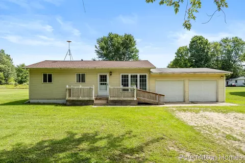 6118 N Hawley Hwy, Belding, MI 48809