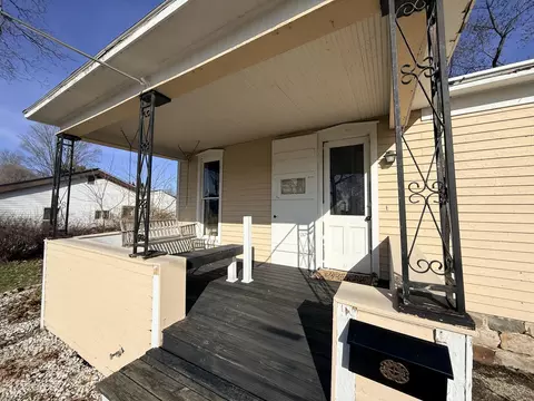 Exterior - 711 Maple St, Three Rivers, MI 49093 photo 4 of 6