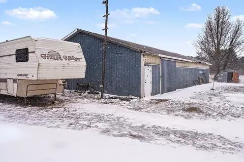 Exterior - 68854 34th Ave, Covert, MI 49043 photo 4 of 5