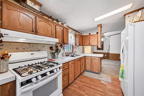 Kitchen - 68854 34th Ave, Covert, MI 49043 photo 2 of 2