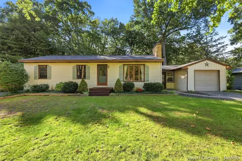 2525 Bristolwood Dr NW, Grand Rapids, MI 49544
