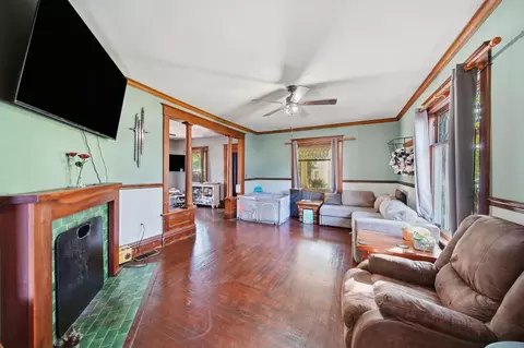 Living - 511 N Summit St, Adrian, MI 49221 photo 4 of 4