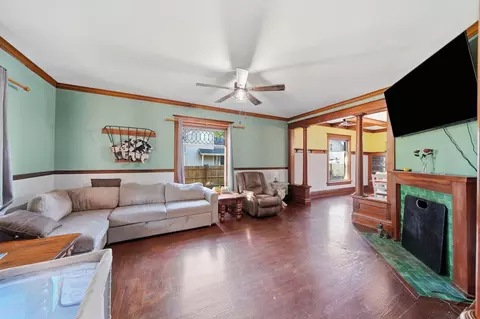 Living - 511 N Summit St, Adrian, MI 49221 photo 2 of 4
