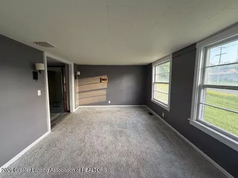 Living - 2203 Cooper St, Jackson, MI 49201 photo 2 of 4