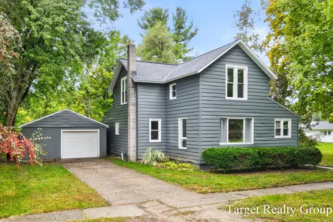 320 Pine St, Howard City, MI 49329