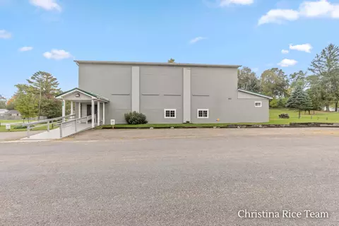 207 N Clark St, Six Lakes, MI 48886