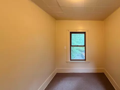 Bedroom - 781 E High St, Benton Harbor, MI 49022 photo 3 of 5