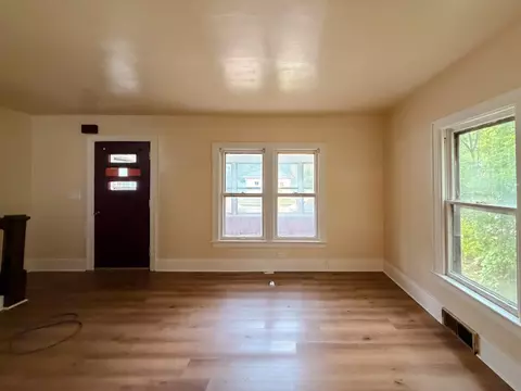 Living - 781 E High St, Benton Harbor, MI 49022 photo 2 of 4