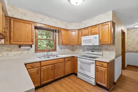 Kitchen - 52135 Nancy Ln, Three Rivers, MI 49093 photo 2 of 2