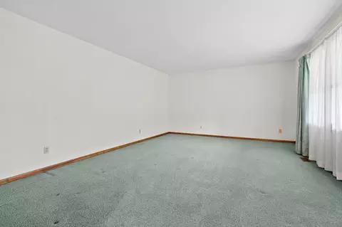 Living - 52135 Nancy Ln, Three Rivers, MI 49093 photo 2 of 3