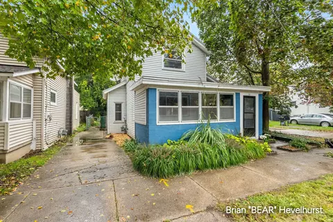 711 Veto St NW, Grand Rapids, MI 49504