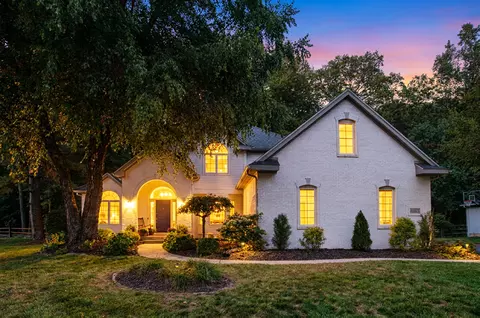 4090 Deerfield Woods Dr, Lambertville, MI 48144