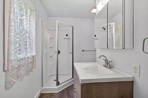 Bath - 5735 Kibby Rd, Jackson, MI 49201 photo 3 of 4