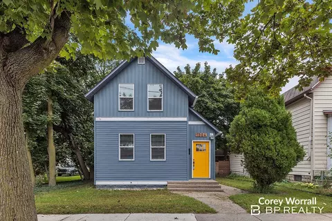 1004 Garfield Ave NW, Grand Rapids, MI 49504