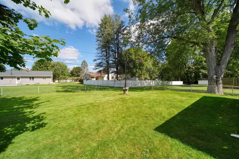 Exterior - 1500 Strathmoor Ln, Jackson, MI 49203 photo 4 of 10