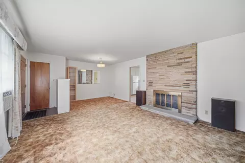 Living - 1500 Strathmoor Ln, Jackson, MI 49203 photo 1 of 5