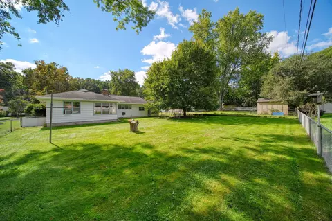 Exterior - 1500 Strathmoor Ln, Jackson, MI 49203 photo 6 of 10
