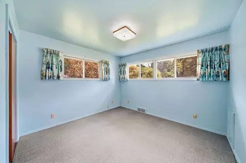 Bedroom - 1500 Strathmoor Ln, Jackson, MI 49203 photo 1 of 6