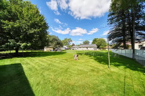 Exterior - 1500 Strathmoor Ln, Jackson, MI 49203 photo 5 of 10
