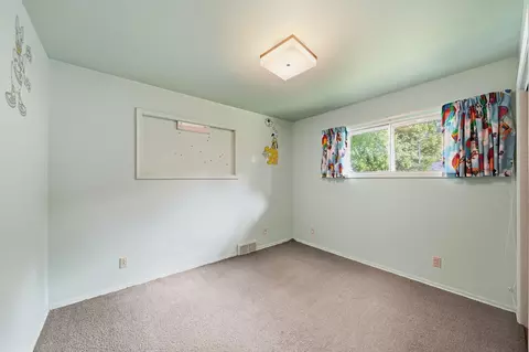 Bedroom - 1500 Strathmoor Ln, Jackson, MI 49203 photo 3 of 6
