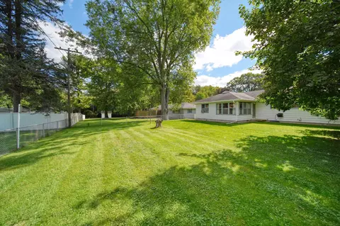 Exterior - 1500 Strathmoor Ln, Jackson, MI 49203 photo 8 of 10
