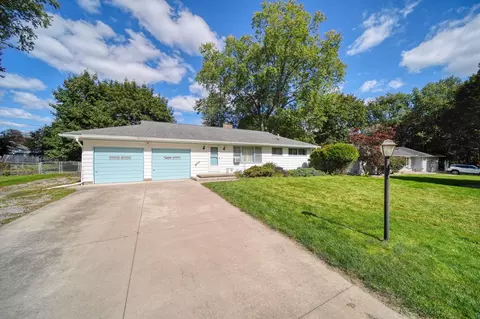 Exterior - 1500 Strathmoor Ln, Jackson, MI 49203 photo 1 of 10