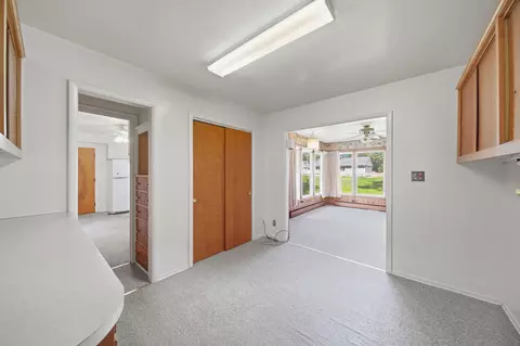Entry Way - 1500 Strathmoor Ln, Jackson, MI 49203 photo 2 of 2