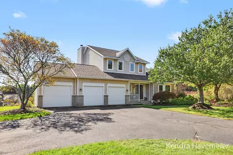 2480 Rolling Meadow Dr NE, Belmont, MI 49306