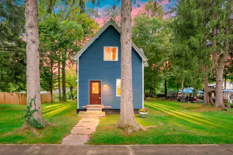 322 E James St, Lawrence, MI 49064