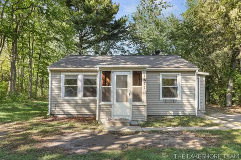 1677 W Lakewood Blvd, Holland, MI 49424