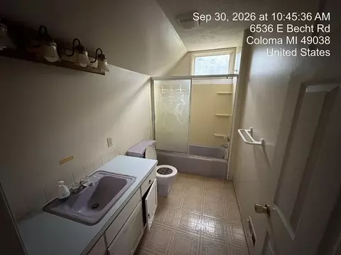 Bath - 6536 E Becht Rd, Coloma, MI 49038 photo 3 of 4