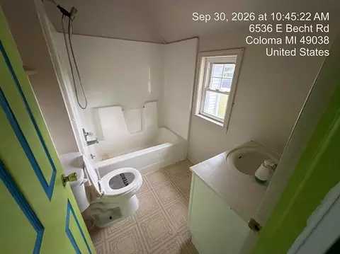 Bath - 6536 E Becht Rd, Coloma, MI 49038 photo 2 of 4