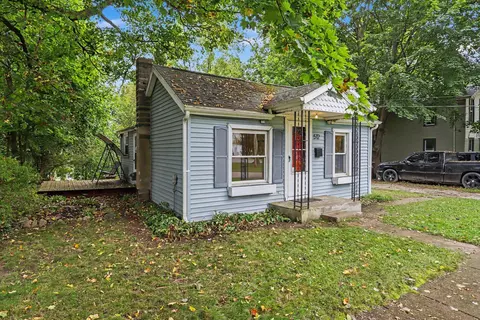 Exterior - 512 Washington St, Marshall, MI 49068 photo 2 of 11