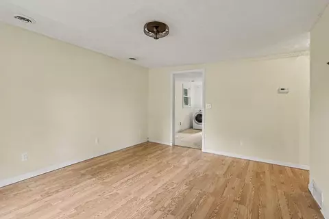 Living - 512 Washington St, Marshall, MI 49068 photo 4 of 4