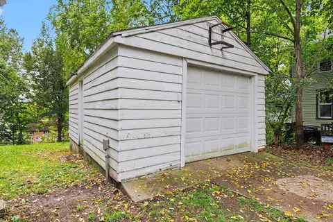 Exterior - 512 Washington St, Marshall, MI 49068 photo 4 of 11