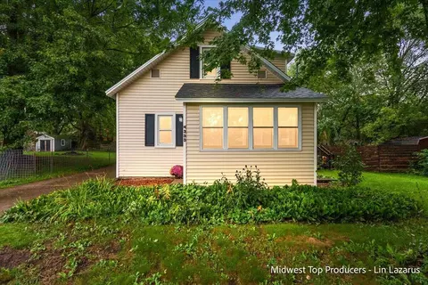 4393 Division St, Wayland, MI 49348