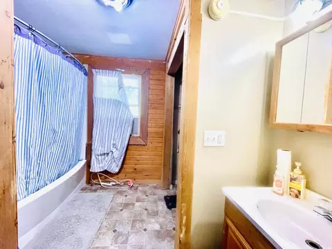 Bath - 2513 E Ganson St, Jackson, MI 49202 photo 2 of 2