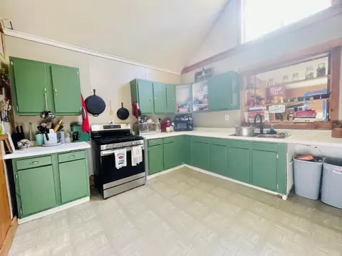 Kitchen - 2513 E Ganson St, Jackson, MI 49202 photo 4 of 5