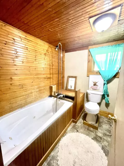 Bath - 2513 E Ganson St, Jackson, MI 49202 photo 1 of 2