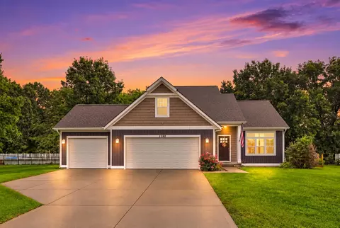 1708 Signal Point Cir, Allegan, MI 49010