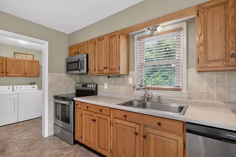 Kitchen - 1867 S Argus Ct, Jackson, MI 49203 photo 3 of 3