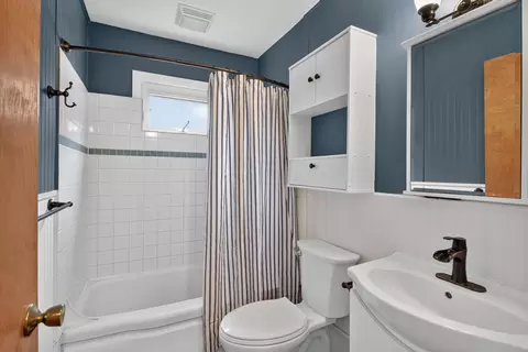 Bath - 1867 S Argus Ct, Jackson, MI 49203 photo 3 of 3