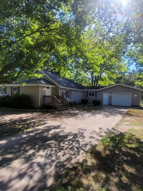1367 E Summit Ave, Muskegon, MI 49444