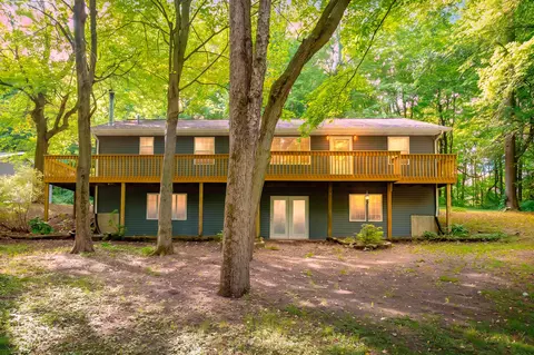 11175 S Enzian Rd, Plainwell, MI 49080