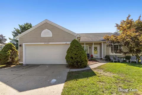 1860 Sandrel Dr NE, Grand Rapids, MI 49505