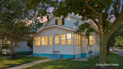 1503 Burton St SW, Wyoming, MI 49509