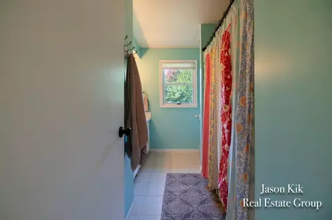 Bath - 10861 68th Ave, Allendale, MI 49401 photo 4 of 4