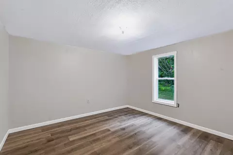Bedroom - 55470 Flatbush Rd, Three Rivers, MI 49093 photo 4 of 4