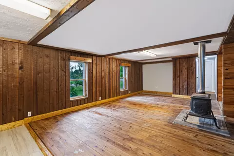 Living - 55470 Flatbush Rd, Three Rivers, MI 49093 photo 3 of 4